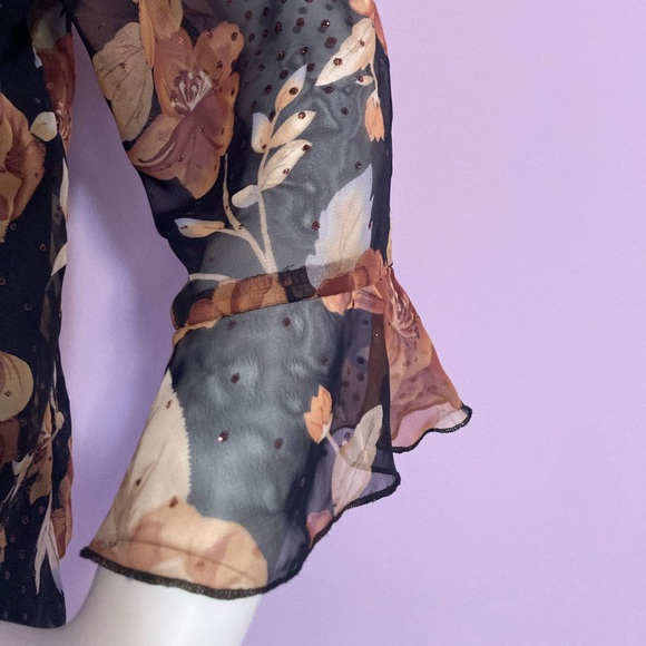 Blouse with attached she'll - Picture 2 of 5